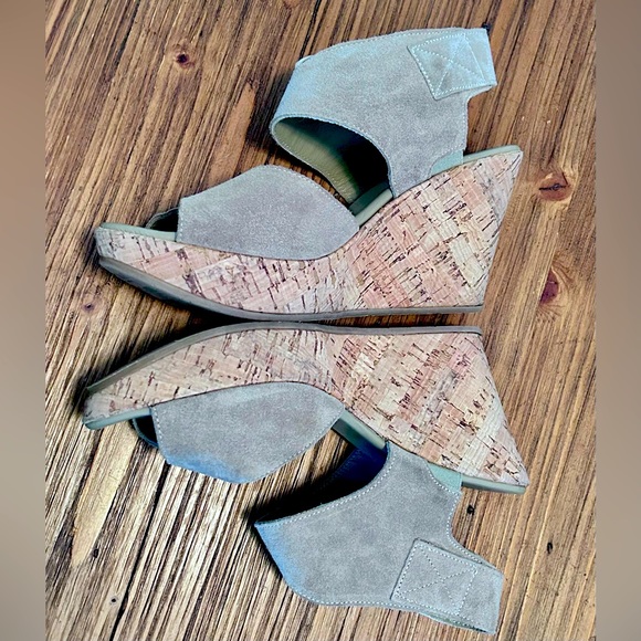 NWOB 💥Cordani Rhonda Italian Tan Suede Cork Bottom Peep-Toe Platform Sandals 38 - Picture 2 of 11